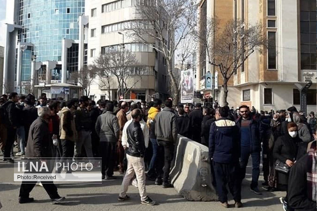تجمع دستفروشان سنندج/ خیابان فردوسی نباشد درآمدی نداریم!