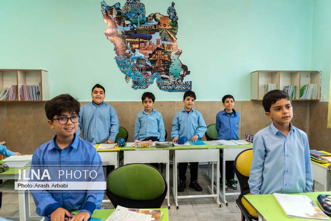بازدید رییس کنفدراسیون اتحادیه کارمندان بخش عمومی ترکیه از دبستان ا