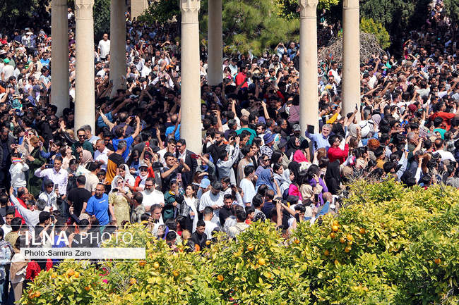 تحویل سال نو در آرامگاه حافظ