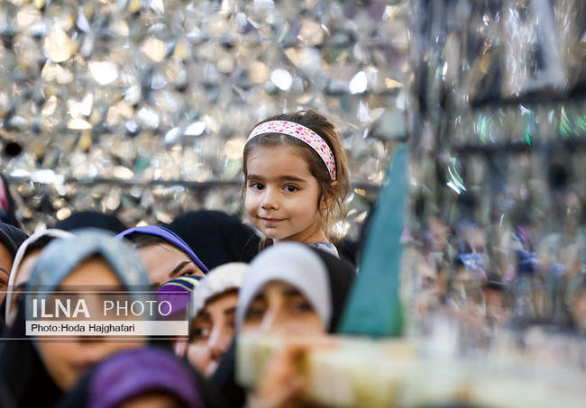 گل‌آرایی ضریح حضرت معصومه(س) 