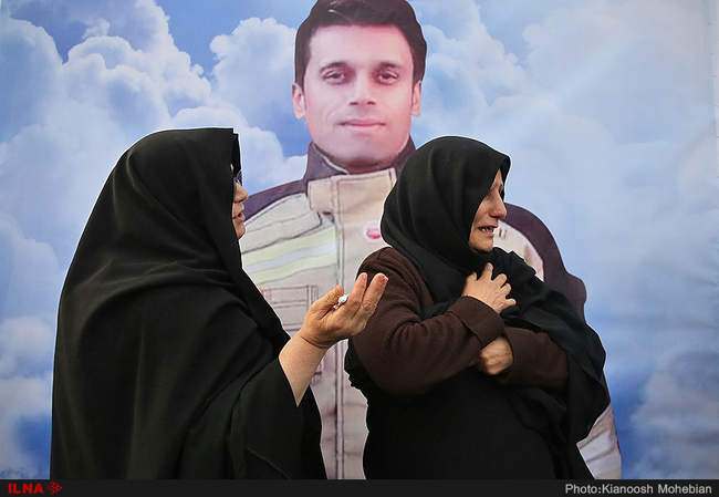 مراسم تشییع پیکر آتش‌نشان شهید سید احسان جامعی