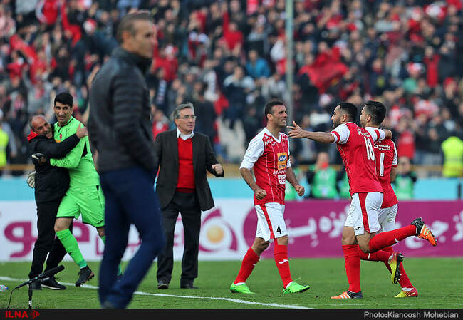 دیدار تیم‌های فوتبال پرسپولیس تهران و تراکتور سازی تبریز