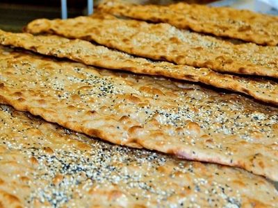 مصرف روزانه آرد در آذربایجان غربی ۱۲۰۰ تن است/فعالیت شبانه روزی ۳۰ واحد نانوایی در ارومیه