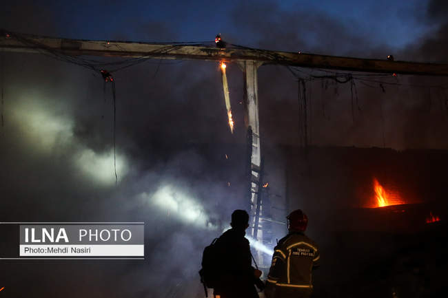 آتش‌سوزی در بارانداز ۱۲ هزار متری در شوش 