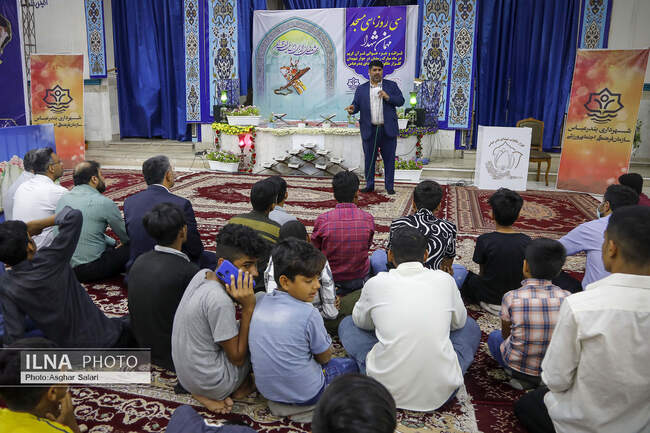 قرائت قرآن و افطاری کارکنان شهرداری بندرعباس در جوار شهدا 