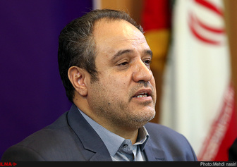 فراکسیونها برنامهای برای برونرفت از چالشهای کشور نداشتند/ مجلس دهم با مسائل ناشی از روزمرگی دولت مواجه بود/ منفعل عمل کردن فراکسیون امید را قبول ندارم