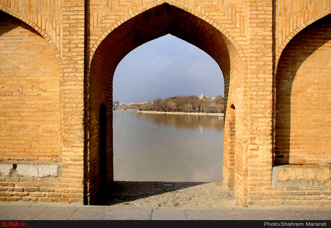 جاری شدن آب در رودخانه زاینده رود اصفهان