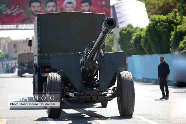رژه ارتش به مناسبت روز ۲۹ فروردین در اصفهان
