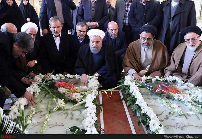 تجدید میثاق رئیس جمهور و اعضای هیئت دولت با آرمان های امام راحل