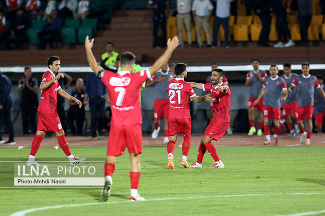 دیدار تیمهای فوتبال پرسپولیس تهران و ذوب آهن اصفهان