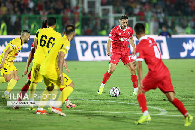 دیدار تیمهای فوتبال پرسپولیس تهران و فجر شهید سپاسی شیراز 