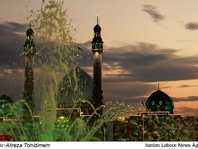 کارکنان مسجد جمکران کمتر از حداقل دستمزد قانونی دریافت می‌کنند