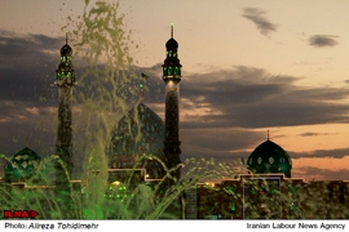 کارکنان مسجد جمکران کمتر از حداقل دستمزد قانونی دریافت می‌کنند