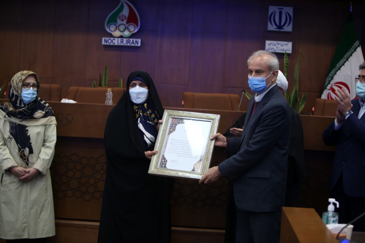 مراسم تجلیل از دکتر فرهادی زاد برگزار شد