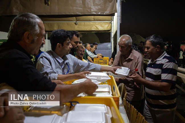 اقامت و پذیرایی زائران اربعین حسینی در موکب بنیاد مستضعفان