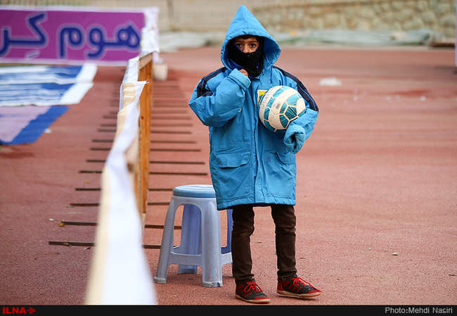 مسابقه فوتبال بین دو تیم نفت تهران و سایپای تهران