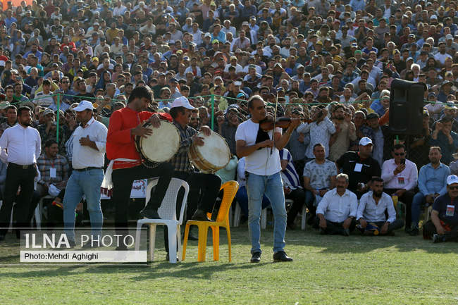 مسابقات کشتی با چوخه در رهورد قوچان