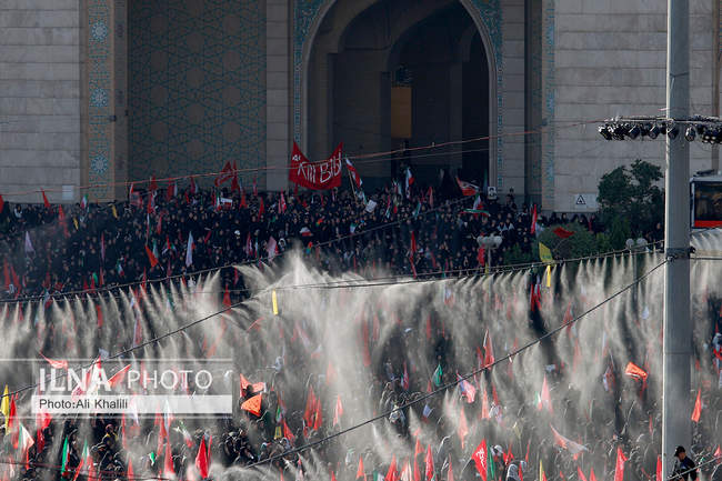 اقامه نماز بر پیکر رهبر شهید انقلاب در مصلای تهران / 7
