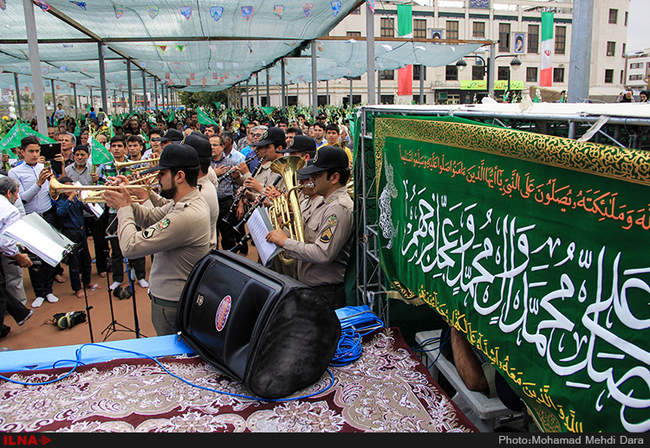  گلباران حرم مطهر امام رضا(ع)