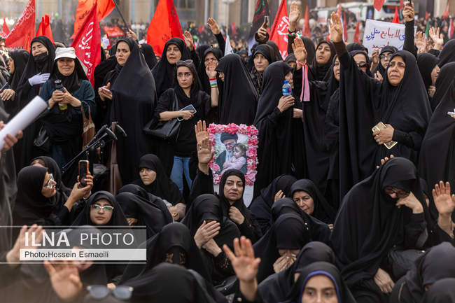 اقامه نماز بر پیکر رهبر شهید انقلاب در مصلای تهران/ 8