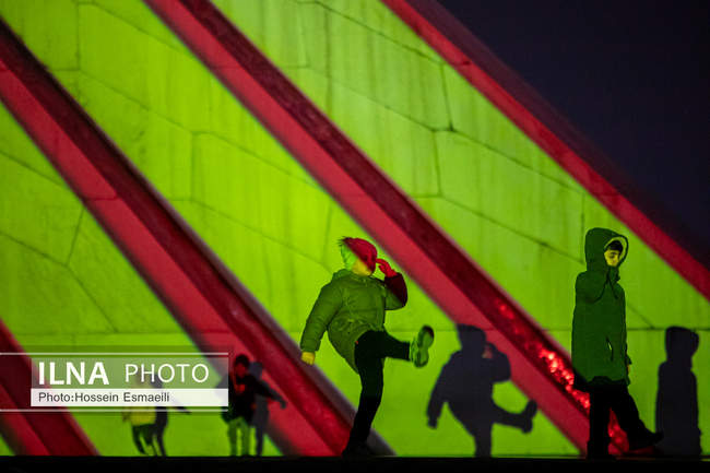 نور افشانی در شب سالگرد انقلاب