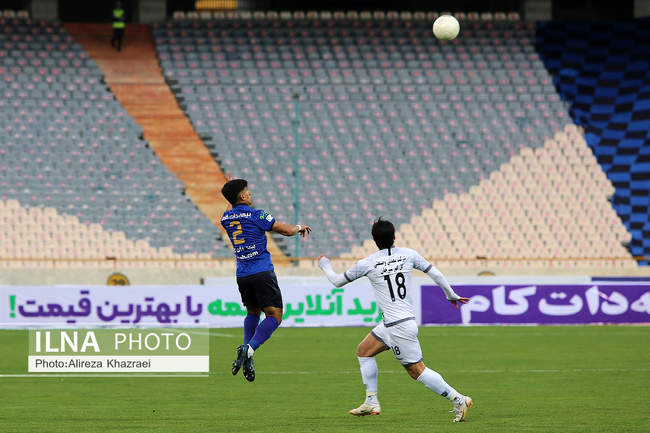 دیدار تیم های استقلال تهران و گل گهر سیرجان