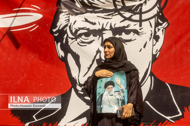 اقامه نماز بر پیکر رهبر شهید انقلاب در مصلای تهران/ 8