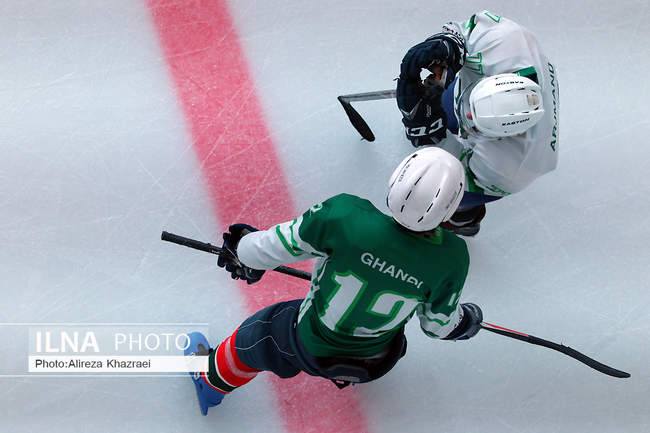 مسابقات هاکی رو یخ