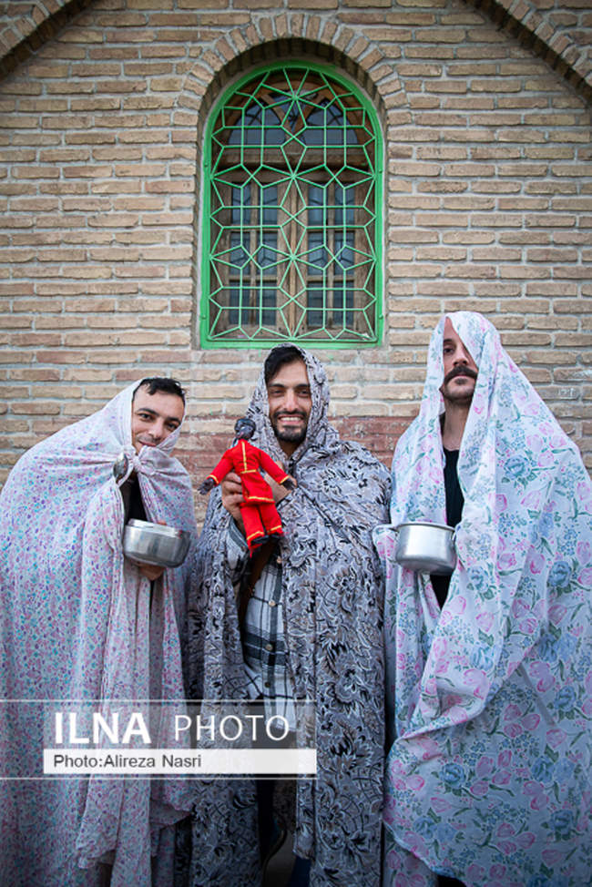 قاشق زنی قزوینی‌ها در چهارشنبه آخر سال از دریچه دوربین ایلنا