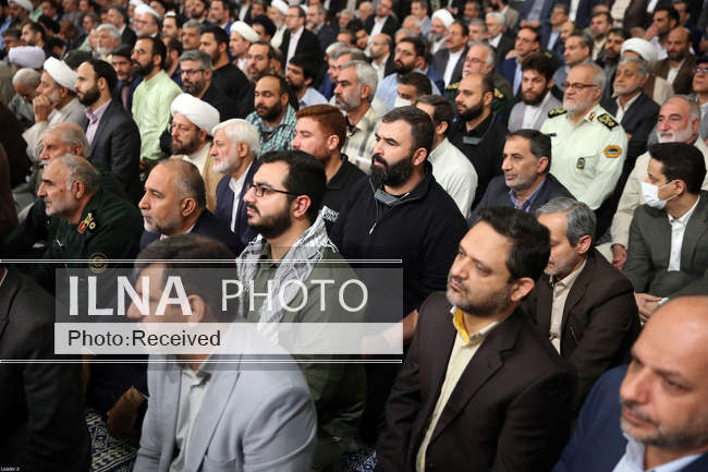 دیدار جمعی از مردم، مسئولان و مهمانان کنفرانس وحدت اسلامی با مقام مع