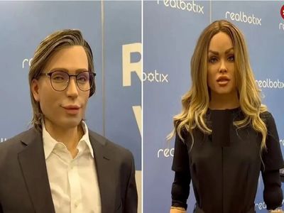 ۲ ساعت مکالمه ۲ ربات انسان‌نما بدون دخالت انسان