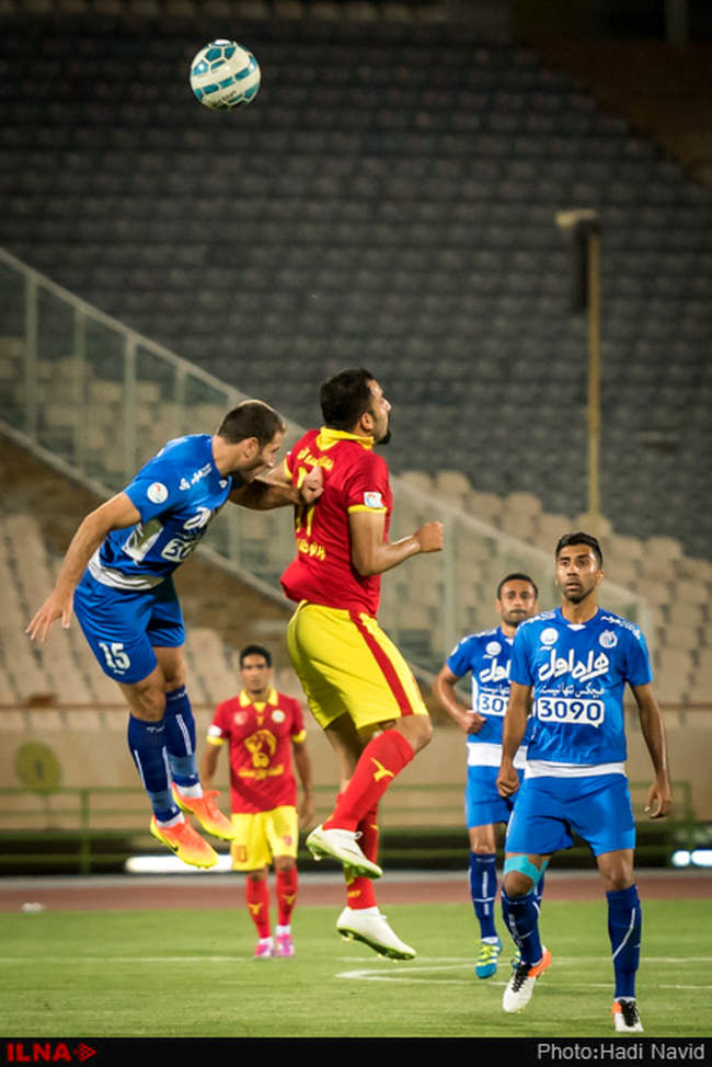 لیگ برتر فوتبال ۱۳۹۵: استقلال تهران - نفت تهران