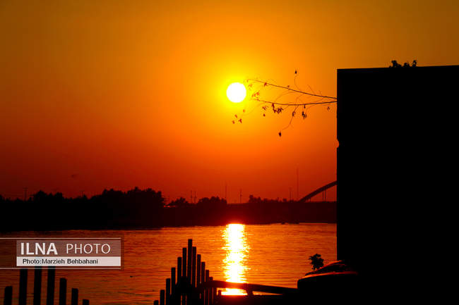 *سایه‌ی غروب در قلب آبادان؛ روایت تصویری از زندگی، نگاه و نفس‌های آخ