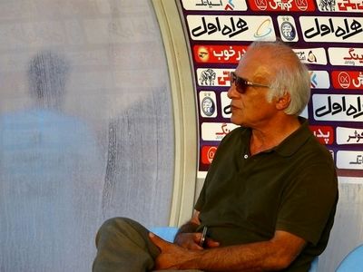 عبدالهی: کادر فنی تیم ملی نمی‌تواند از بین سه میلیون یک دفاع وسط پیدا کند