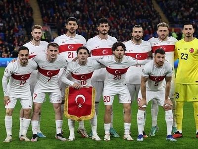 اتفاق باورنکردنی و اشتباه گزارشگر در فوتبال ترکیه! (ویدئو)