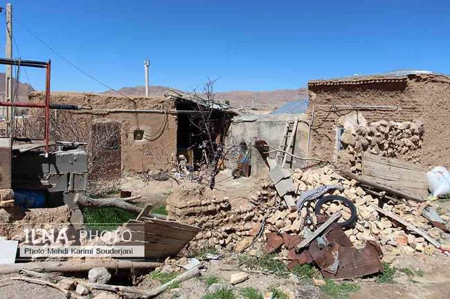 توزیع بسته های معیشتی توسط خادمیاران گلستان شهدا اصفهان