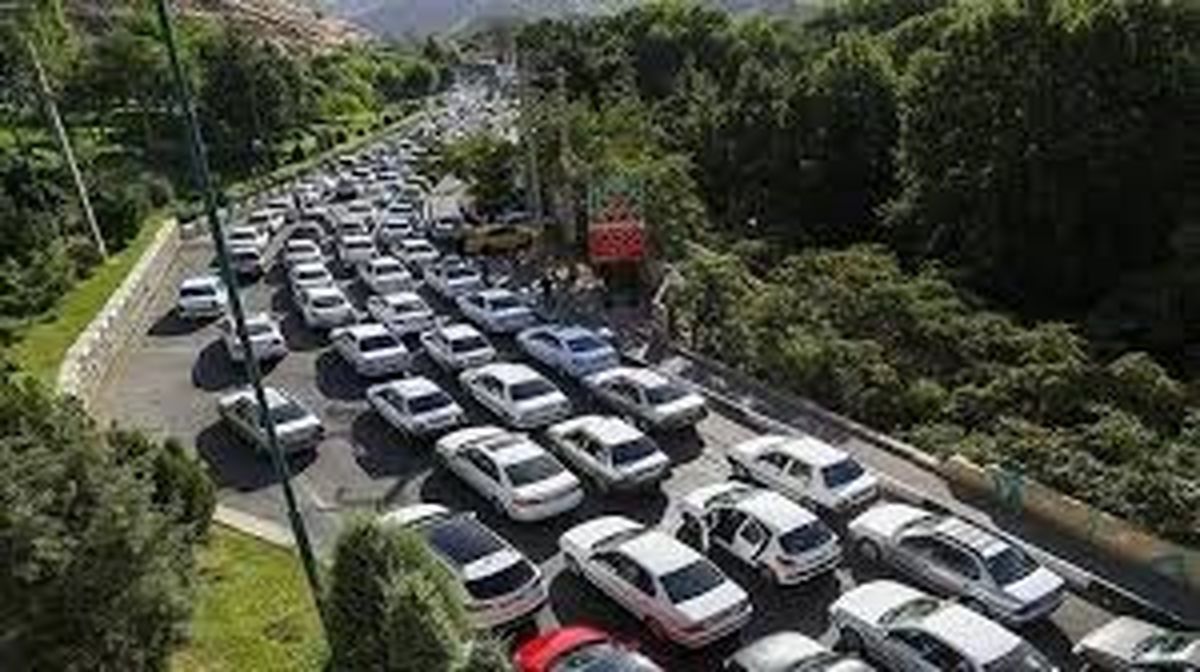 بسته شدن مقطعی بزرگراه کندوان و ترافیک پرحجم در محورهای مواصلاتی/ جو بارانی حاکم است