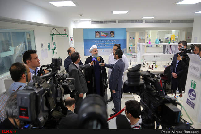 گزارش تصویری بازدید رئیس‌جمهور از شرکت داروسازی تهران شیمی