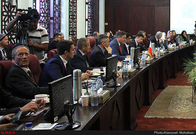 امضای تفاهمنامه همکاری میان وزرای اقتصاد ایران و لهستان