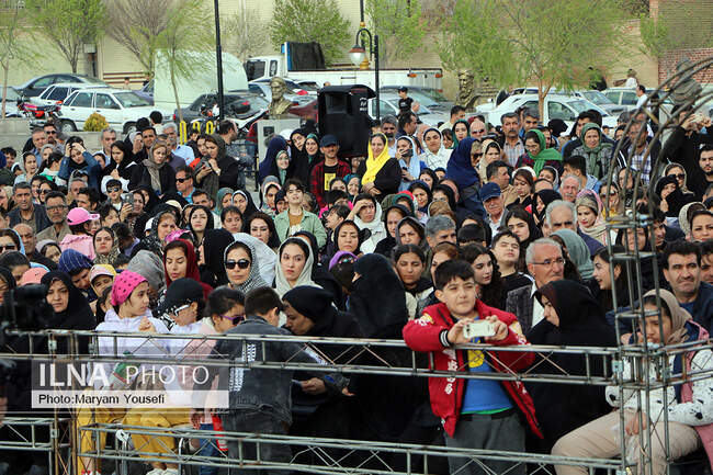 گردشگران نوروزی در مقبره الشعرا تبریز