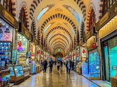 وقوع آتش‌سوزی گسترده در یک بازار معروف در مرکز استانبول 
