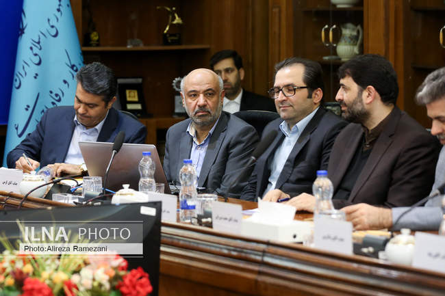 بازدید اسحاق جهانگیری از پایگاه رفاه ایرانیان و نظارت بر اجرای بسته 