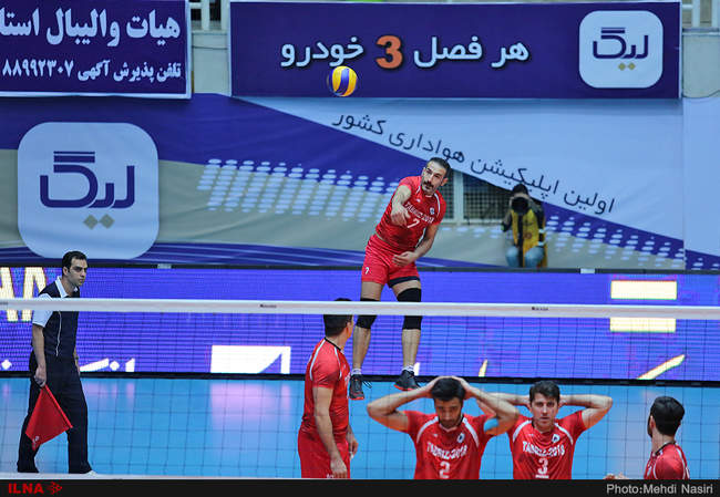 مسابقه والیبال بین تیمهای بانک سرمایه و شهرداری تبریز