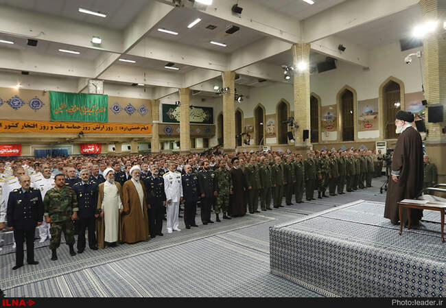دیدار جمعی از فرماندهان و کارکنان ارتش با رهبرمعظم انقلاب اسلامی