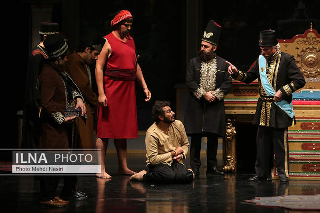 نمایش «باغ شب‌نمای ما» به کارگردانی هادی مرزبان