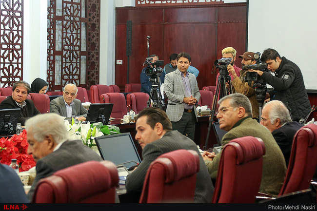 نشست هم اندیشی مجمع کارآفرینان با وزیر اقتصاد و دارایی 