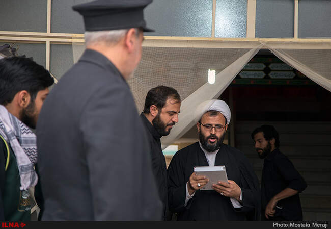 اهداء پرچم حرم امام رضا (ع) به موکب های مستقر در مهران