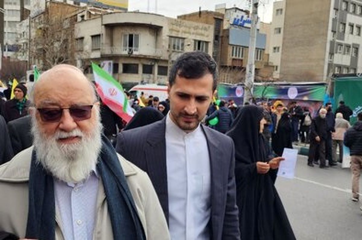 شرکت چمران در راهپیمایی ۲۲ بهمن 