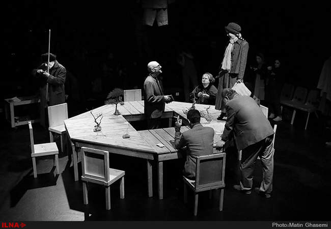 اجرای نمایش باغ آلبالو به کارگردانی آتیلا پسیانی