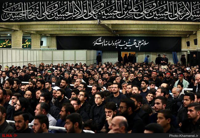 گزارش تصویری مراسم عزاداری شب عاشورا در حضور رهبر انقلاب 